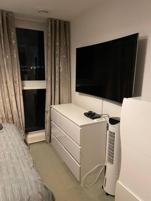 1 Bedroom Apartment Royal Docks London Ngoại thất bức ảnh
